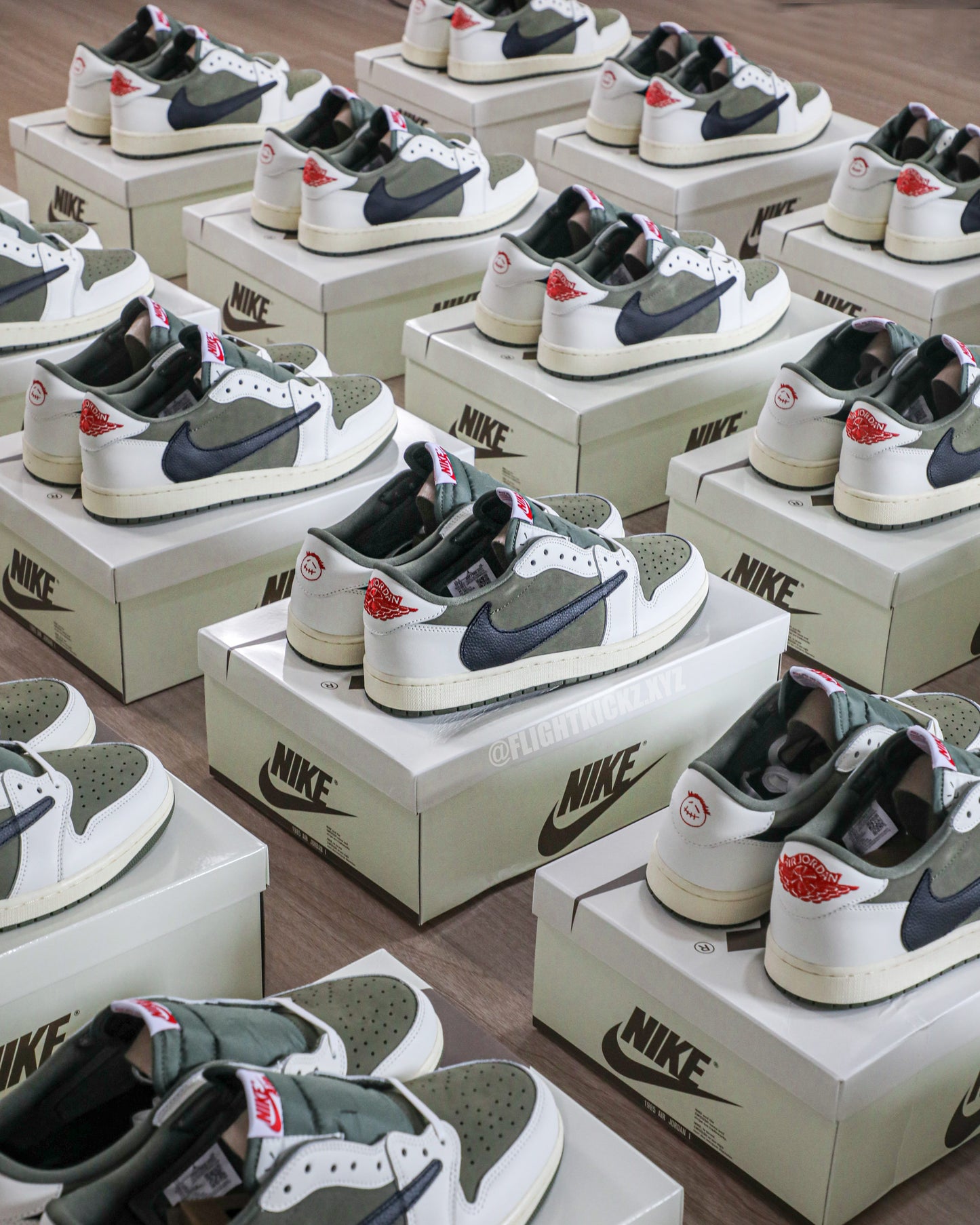 US Warehouse:Travis Scott x Air Jordan 1 ' Medium Olive' (LN5 A1 Batch)