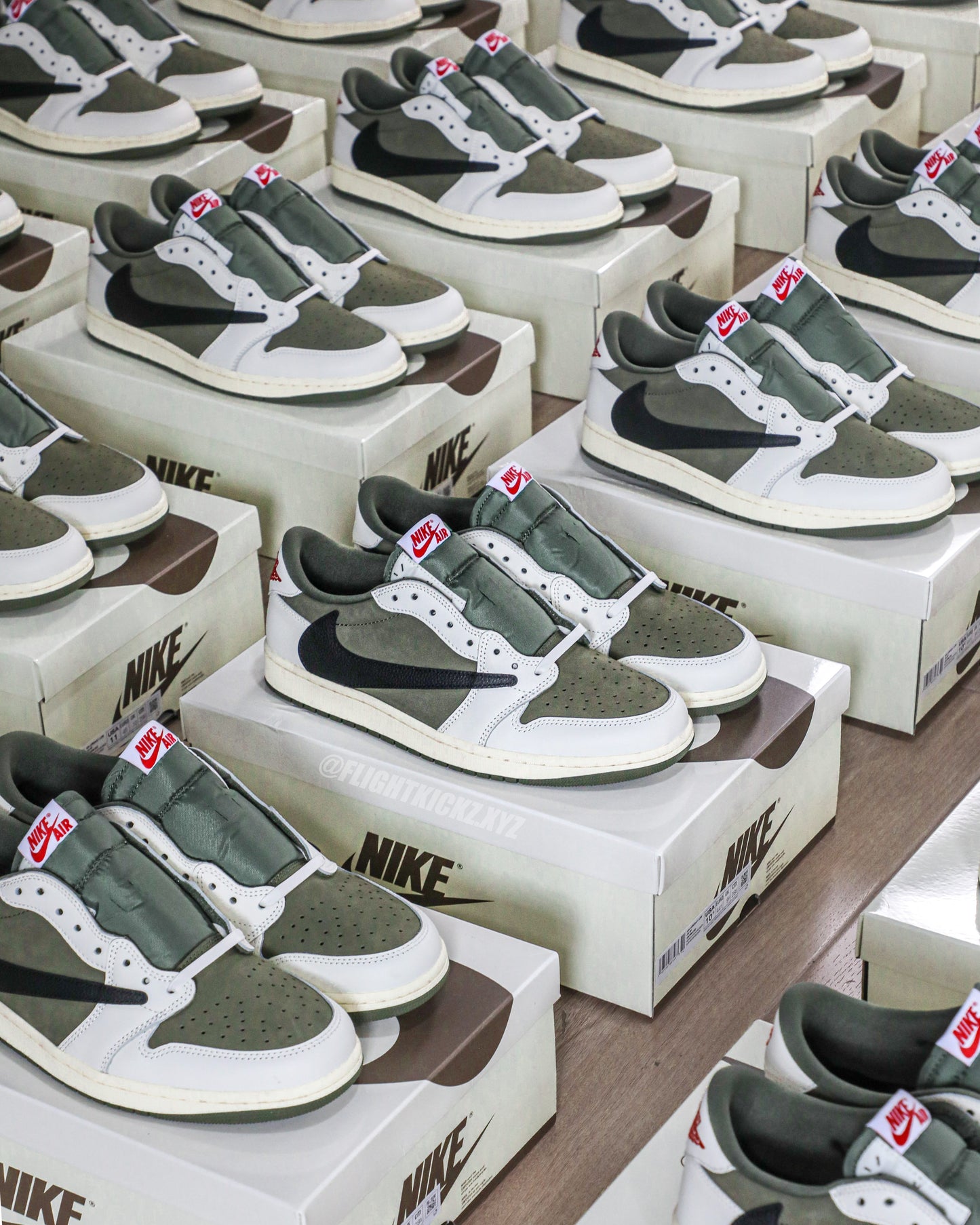US Warehouse:Travis Scott x Air Jordan 1 ' Medium Olive' (LN5 A1 Batch)
