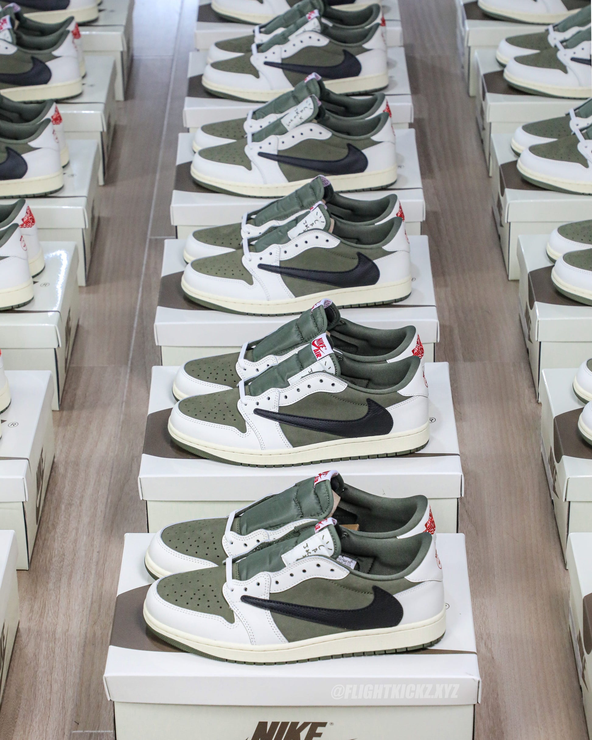 US Warehouse:Travis Scott x Air Jordan 1 ' Medium Olive' (LN5 A1 Batch)