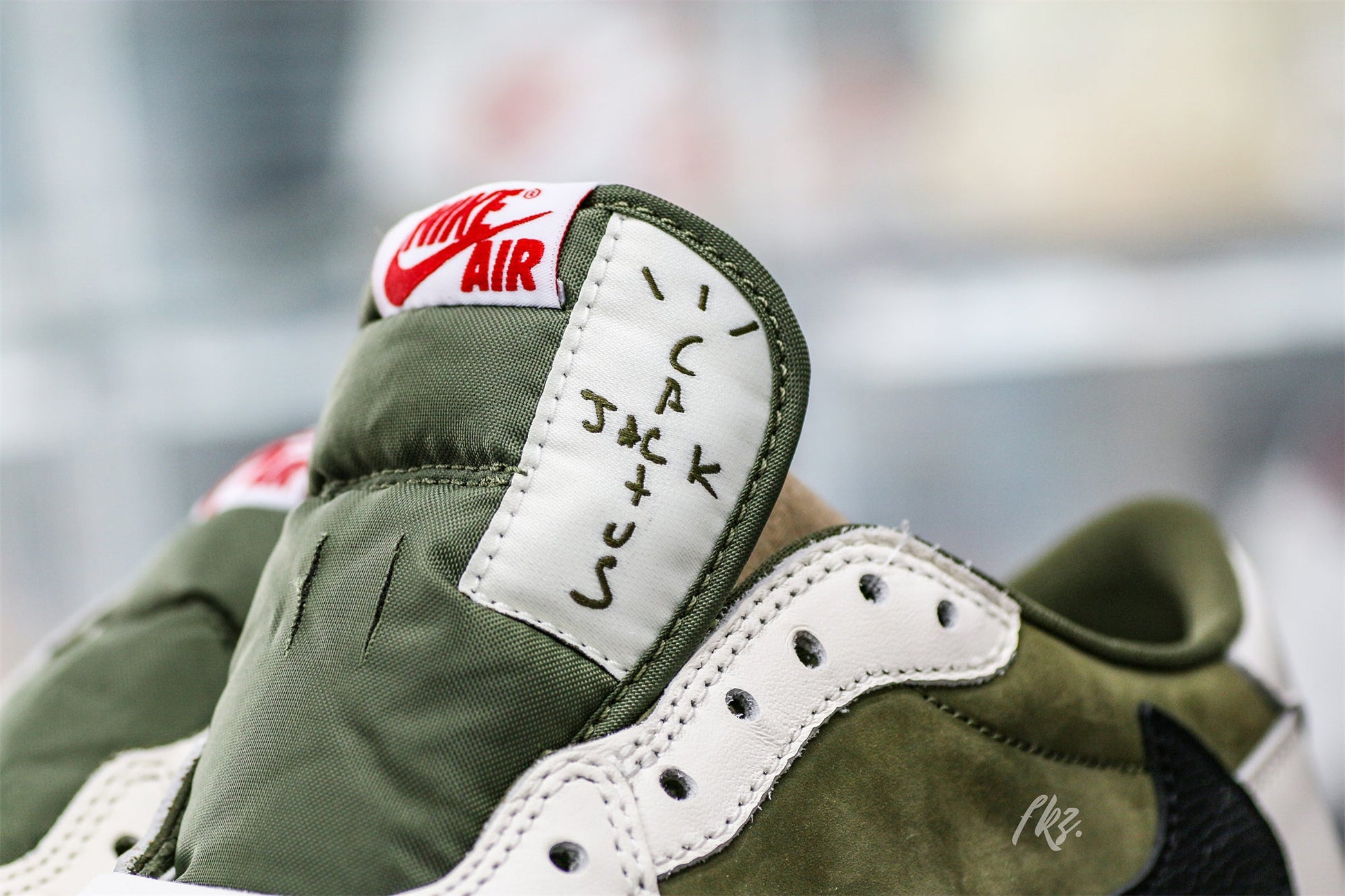 US Warehouse:Travis Scott x Air Jordan 1 ' Medium Olive' (LN5 A1 Batch)