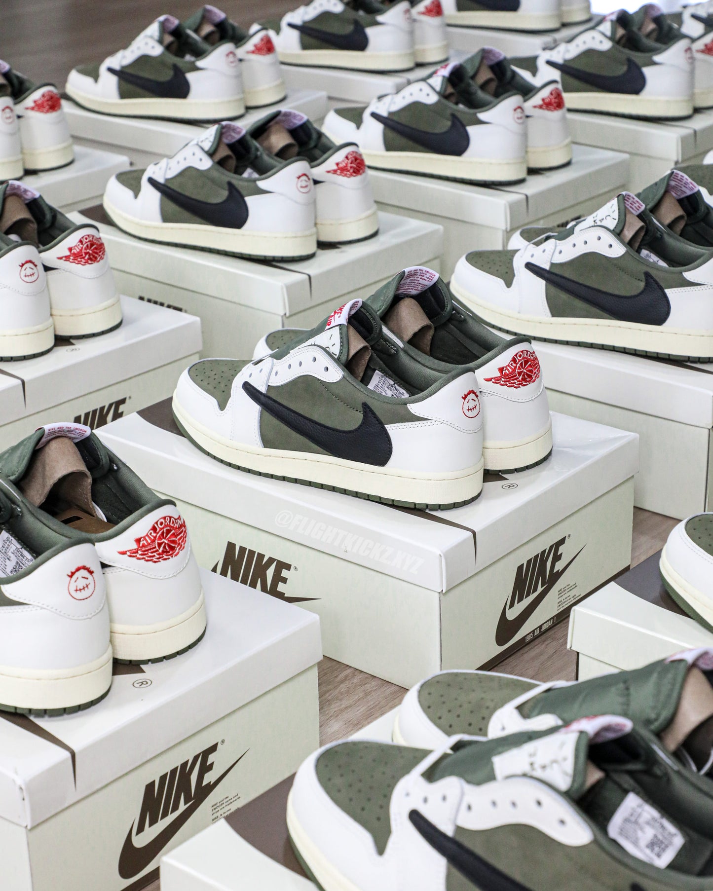 US Warehouse:Travis Scott x Air Jordan 1 ' Medium Olive' (LN5 A1 Batch)