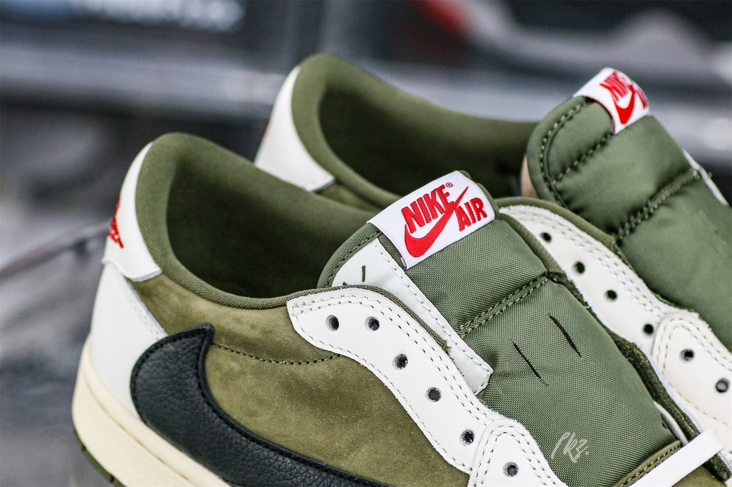 US Warehouse:Travis Scott x Air Jordan 1 ' Medium Olive' (LN5 A1 Batch)