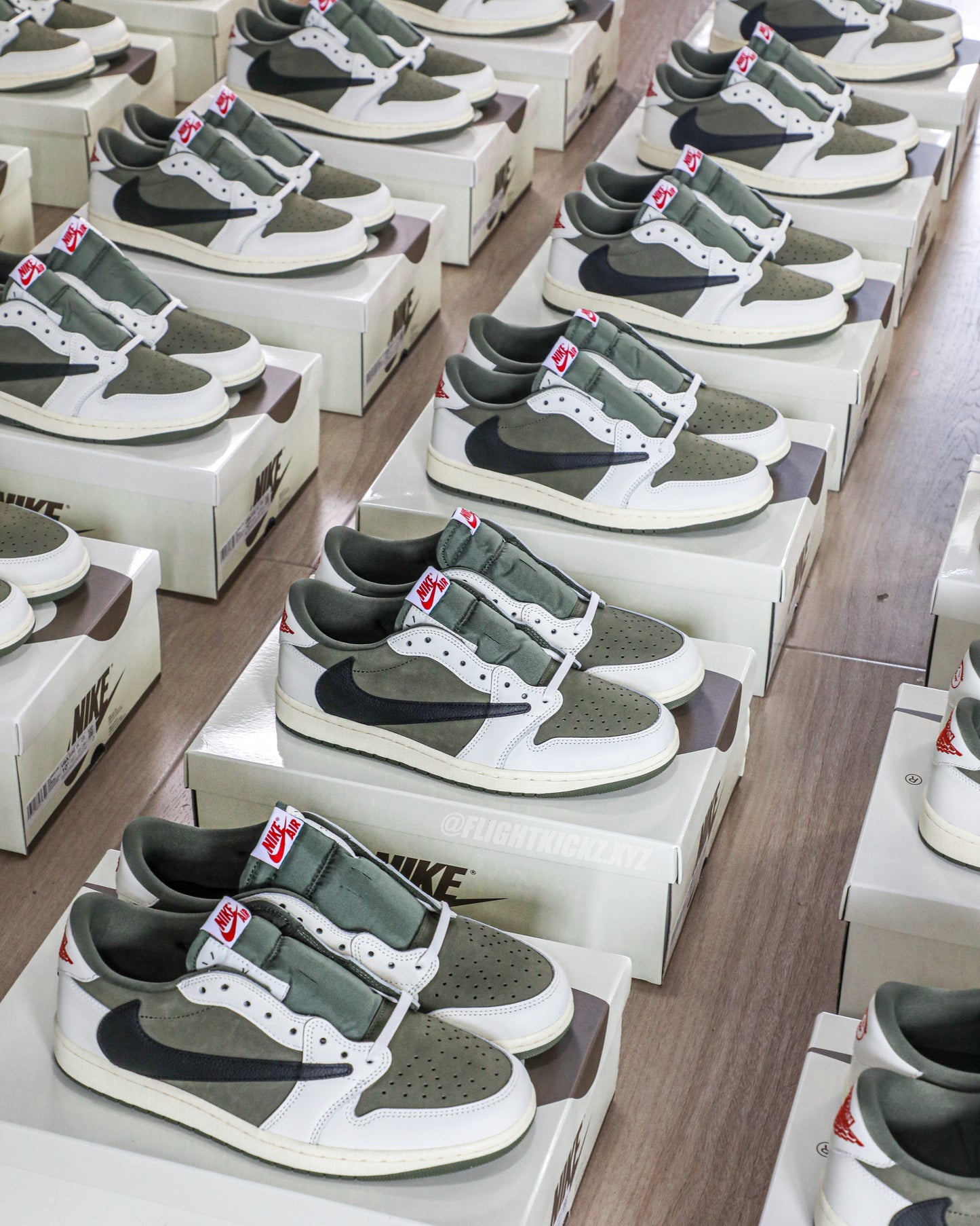 US Warehouse:Travis Scott x Air Jordan 1 ' Medium Olive' (LN5 A1 Batch)